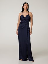 Image sur Robe de cocktail avec une longue fente