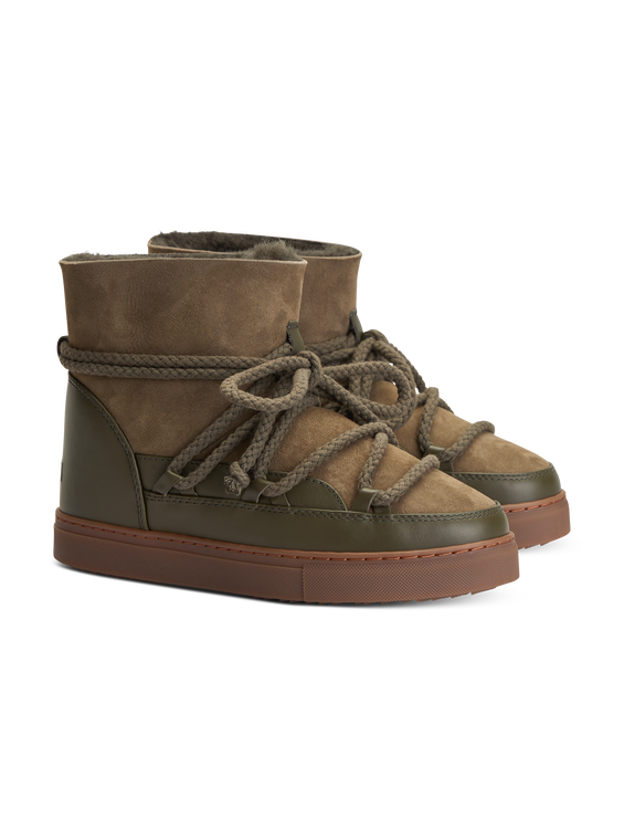 Bild von Boots aus Lammfell