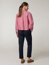 Bild von Chino mit Leinen KRYSTAL