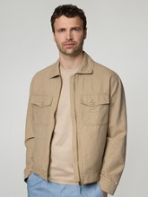 Bild von Jeansjacke mit Leinen