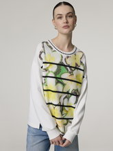 Bild von Pullover mit Blumenmotiv