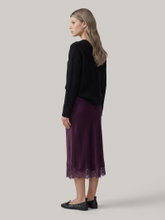 Image sur Jupe en satin avec de la dentelle
