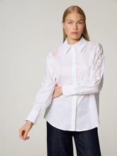 Bild von Hemdbluse mit Spitzendetails
