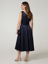 Bild von Cocktailkleid mit Gürtel