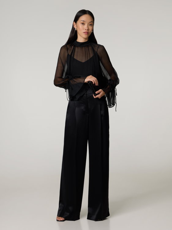 Bild von Satinhose mit weitem Bein