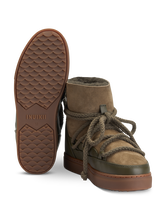 Bild von Boots aus Lammfell