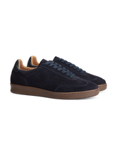 Bild von Sneaker aus Veloursleder