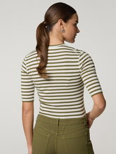 Image sur T-shirt à rayures
