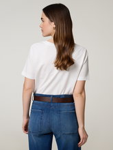 Image sur T-shirt à fleurs