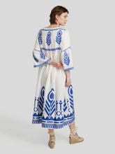 Bild von Tunikakleid mit Stickerei