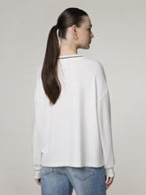 Bild von Pullover mit Blumenmotiv