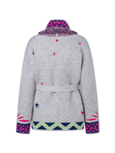 Bild von Strickjacke mit Wolle