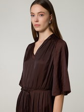Image sur Robe mi-longue en satin