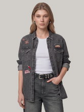 Image sur Chemise en jean brodée