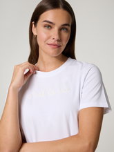 Image sur T-shirt brodé