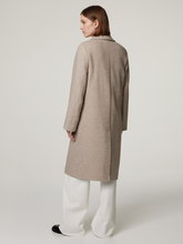 Bild von Wollmantel mit Muster