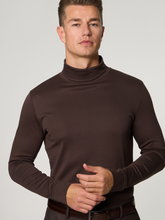 Image sur Pull à col roulé coupe ajustée