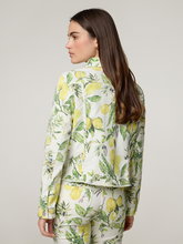 Bild von Jeansjacke im Allover-Print