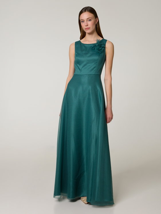 Bild von Abendkleid mit Blumenverzierung