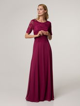 Bild von Abendkleid mit Spitze