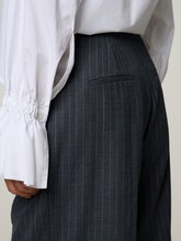 Image sur Pantalon Marlene à fines rayures