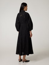 Bild von Blusenkleid mit Lochstickerei