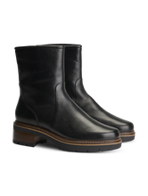 Bild von Stiefel mit Lammfell