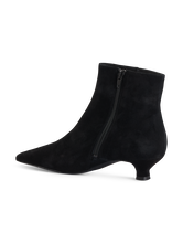 Bild von Stiefeletten aus Veloursleder