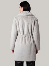 Image sur Manteau en fausse fourrure