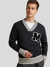 Bild von Pullover im College-Stil