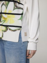 Bild von Pullover mit Blumenmotiv