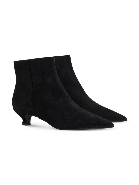 Bild von Stiefeletten aus Veloursleder