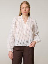 Bild von Bluse mit Lochstickerei