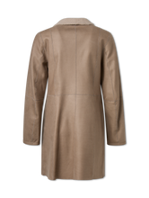 Bild von Reversibler Lammfellmantel DANA
