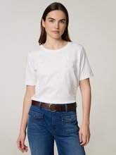 Image sur T-shirt à fleurs