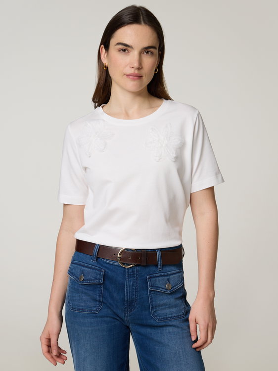 Image sur T-shirt à fleurs