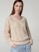 Bild von Pullover mit Lochstickerei