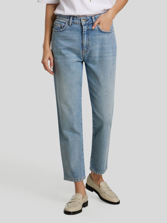 Bild von Jeans im Mom Fit