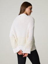 Bild von Pullover im Materialmix