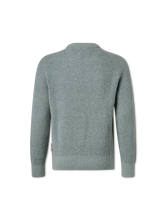 Bild von Strickpullover mit Wolle