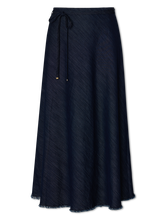 Image sur Jupe midi au look denim