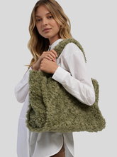 Bild von Shopper aus Kunstpelz