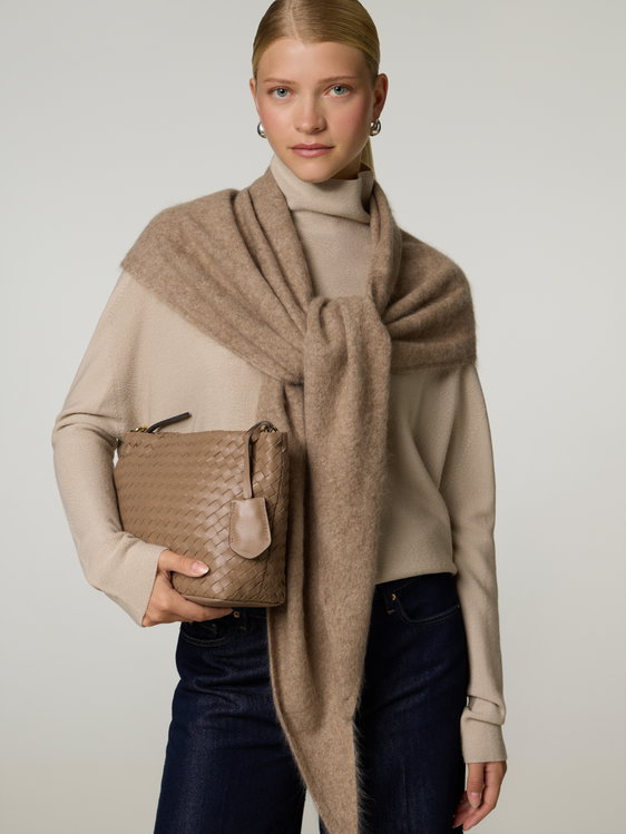 Image sur BRUSHED TRIANGLE SCARF