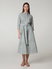Bild von KLEID MIT STREIFEN UND STICKER
