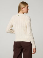 Bild von Strickpullover mit Wolle