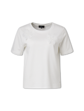 Image sur T-shirt à fleurs