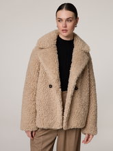 Bild von Jacke im Teddy-Look