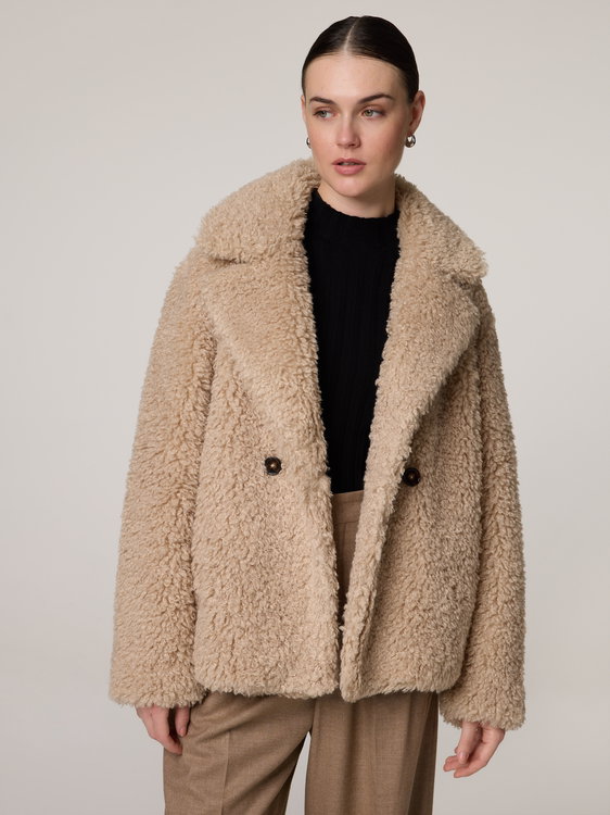 Bild von Jacke im Teddy-Look
