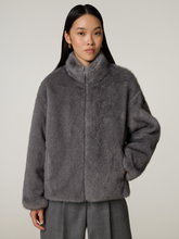 Bild von Jacke aus Kunstfell ISLUGA