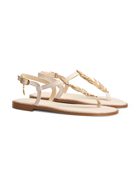 Image sur Sandales ornées de feuilles dorées